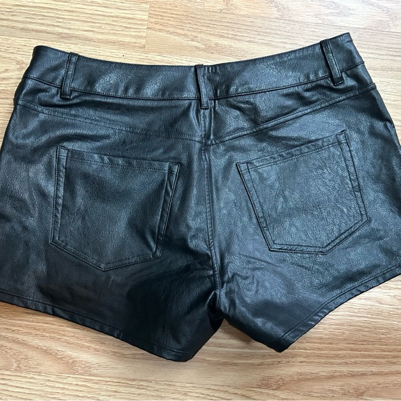 Black faux Leather Women's Shorts - Picture 2 of 2